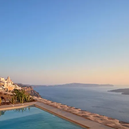 Bordeaux Fira (Santorini)