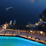 Bordeaux 5* Fira (Santorini)